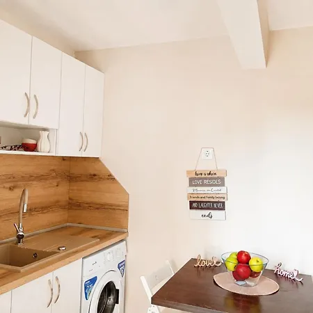 Stylish New Apartment, Location *